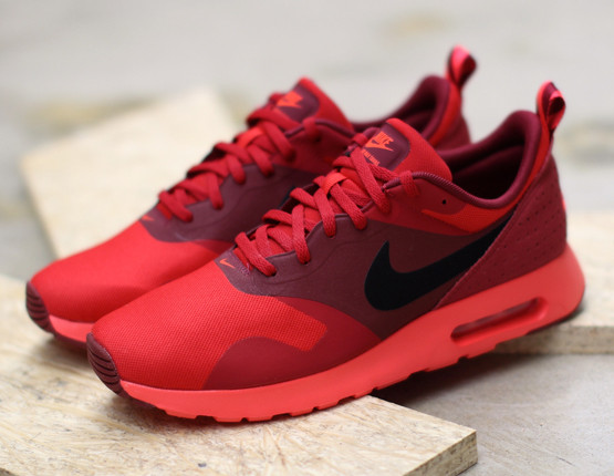 Air-Max-Tavas-Sneakers-Red-555x430