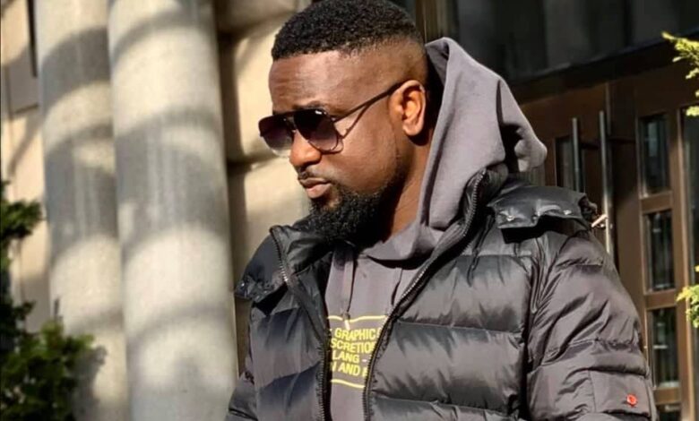 Watch! Sarkodie Unboxing His BET Award For Best International Flow